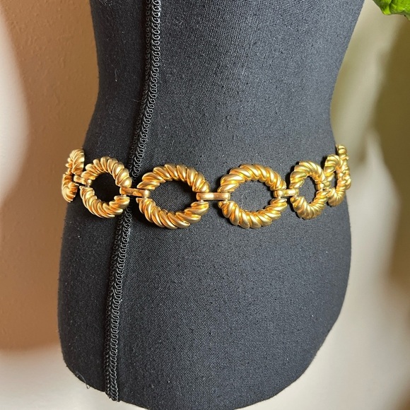 ESCADA Women’s Vintage Gold Tone Metal Oval Chainlink Adjustable Belt main image 11
